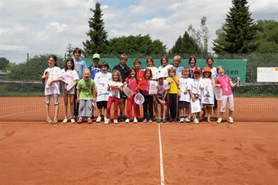 „Teilnehmer“: Hellauf begeistert nahmen die 7- bis 14-jährigen Sportler an dem diesjährigen Jugendcamp des Tennisclub’s Bad Dürrheim teil.